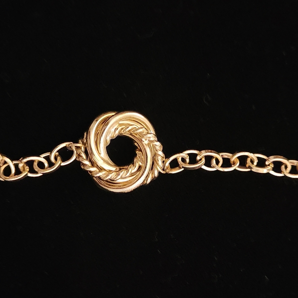Elegant Gold Swirl Necklace - Picture 2 of 2